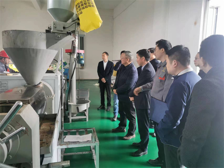 供銷社黨組副書(shū)記、監(jiān)事會(huì)主任張強(qiáng)一行到四川供銷西南冷鏈物流基地調(diào)研