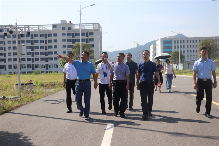 四川省供銷社黨組成員、理事會(huì)副主任任建平一行到四川供銷西南冷鏈物流（達(dá)州）基地調(diào)研