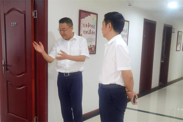 省供銷(xiāo)社黨組成員、機(jī)關(guān)黨委書(shū)記李先明帶隊(duì)檢查指導(dǎo)棉麻集團(tuán)安全生產(chǎn)工作